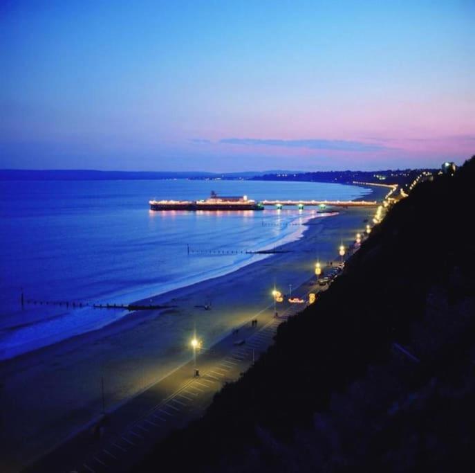 Bournecoast - Stylish Flat With Balcony - Sea Glimpses - 10 Min Walk To Beach - Parking - Wifi - Fm8405 Bournemouth Zewnętrze zdjęcie