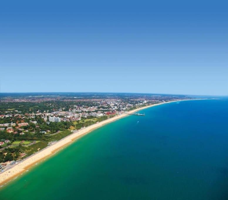 Bournecoast - Stylish Flat With Balcony - Sea Glimpses - 10 Min Walk To Beach - Parking - Wifi - Fm8405 Bournemouth Zewnętrze zdjęcie