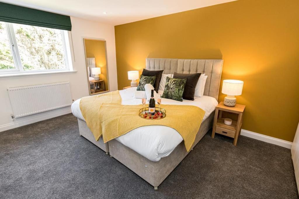 Bournecoast - Stylish Flat With Balcony - Sea Glimpses - 10 Min Walk To Beach - Parking - Wifi - Fm8405 Bournemouth Zewnętrze zdjęcie
