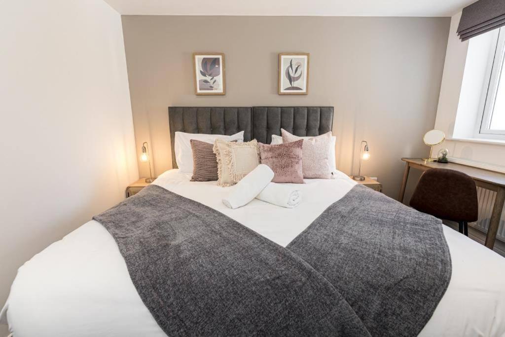 Bournecoast - Stylish Flat With Balcony - Sea Glimpses - 10 Min Walk To Beach - Parking - Wifi - Fm8405 Bournemouth Zewnętrze zdjęcie