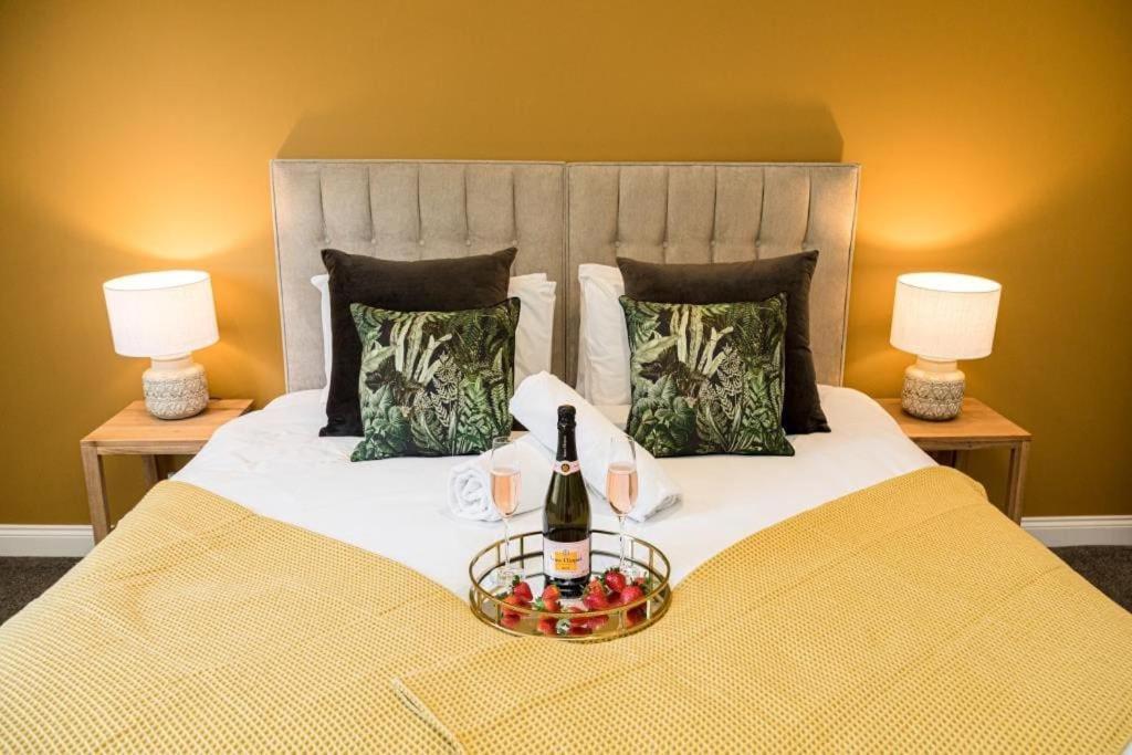 Bournecoast - Stylish Flat With Balcony - Sea Glimpses - 10 Min Walk To Beach - Parking - Wifi - Fm8405 Bournemouth Zewnętrze zdjęcie