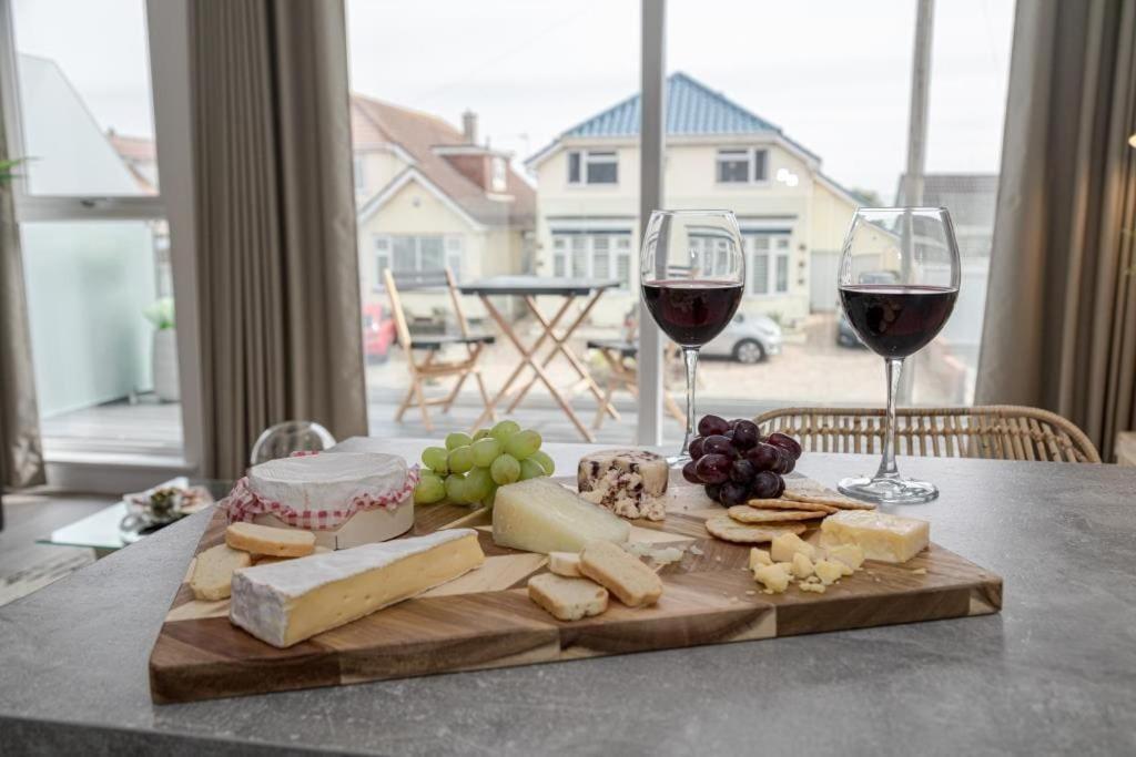 Bournecoast - Stylish Flat With Balcony - Sea Glimpses - 10 Min Walk To Beach - Parking - Wifi - Fm8405 Bournemouth Zewnętrze zdjęcie